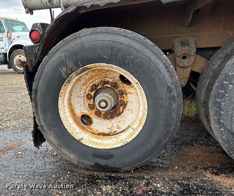 image for item EU6276 1966 Beall  40 INSL T tank trailer