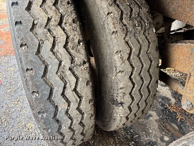 image for item EU6276 1966 Beall  40 INSL T tank trailer