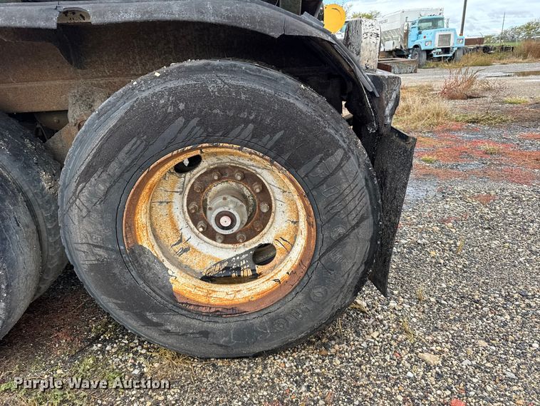 image for item EU6276 1966 Beall  40 INSL T tank trailer