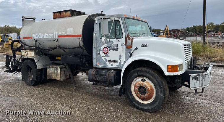 image for item EU6277 1997 International 4700  oil distributor truck