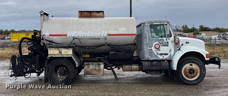 image for item EU6277 1997 International 4700  oil distributor truck