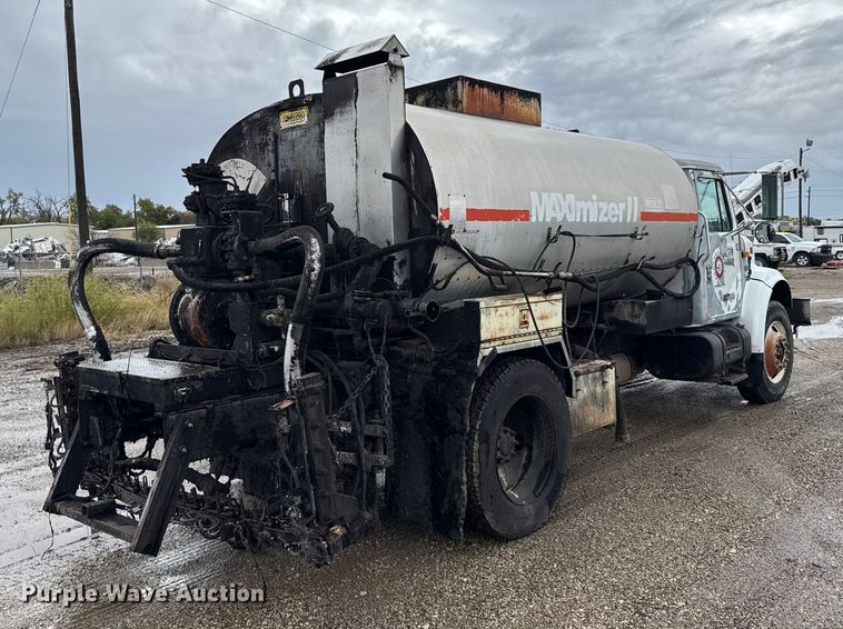 image for item EU6277 1997 International 4700  oil distributor truck