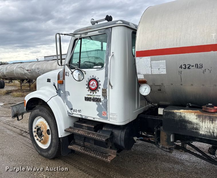 image for item EU6277 1997 International 4700  oil distributor truck