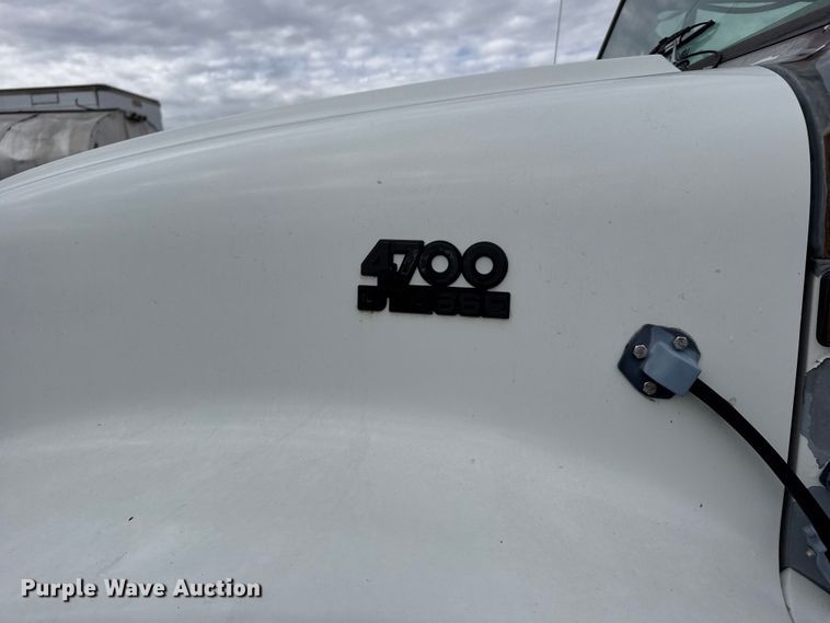 image for item EU6277 1997 International 4700  oil distributor truck