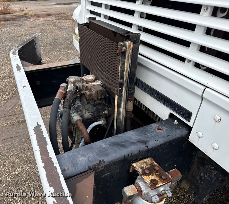 image for item EU6277 1997 International 4700  oil distributor truck