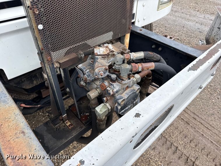 image for item EU6277 1997 International 4700  oil distributor truck