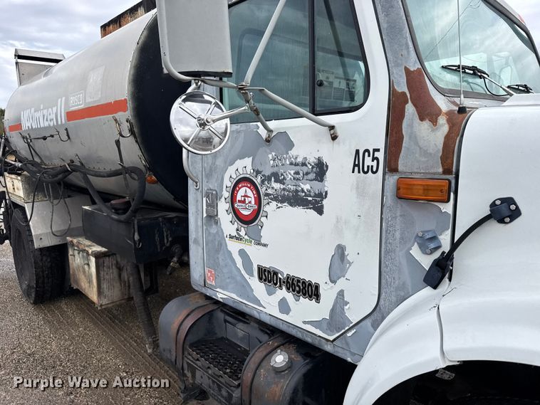 image for item EU6277 1997 International 4700  oil distributor truck