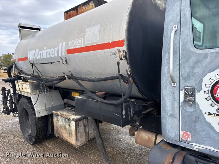 image for item EU6277 1997 International 4700  oil distributor truck