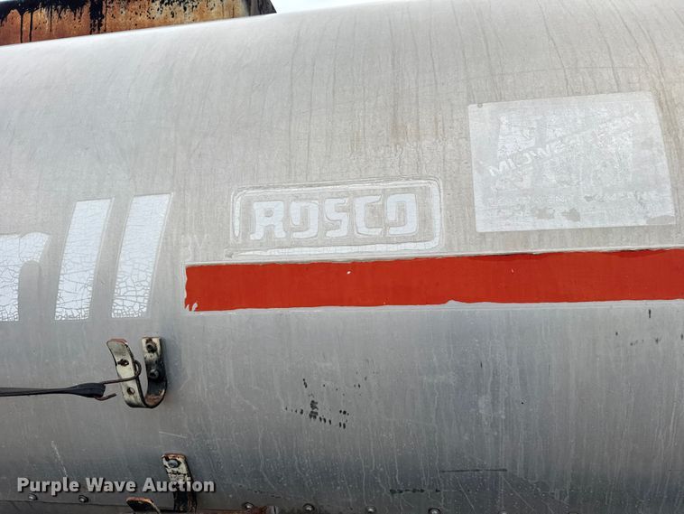 image for item EU6277 1997 International 4700  oil distributor truck