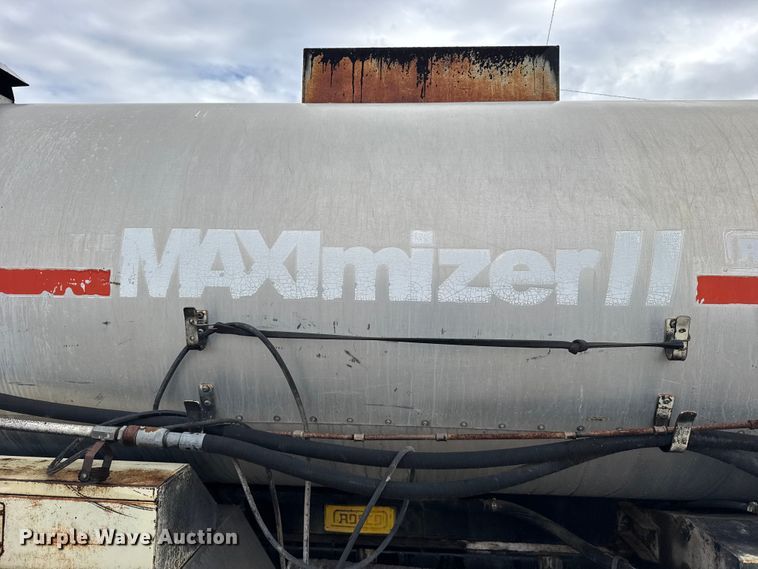 image for item EU6277 1997 International 4700  oil distributor truck