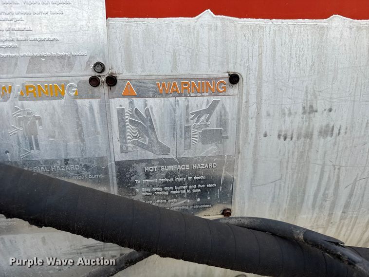 image for item EU6277 1997 International 4700  oil distributor truck