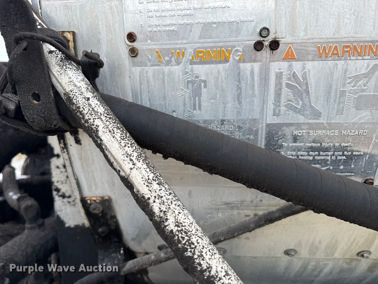 image for item EU6277 1997 International 4700  oil distributor truck