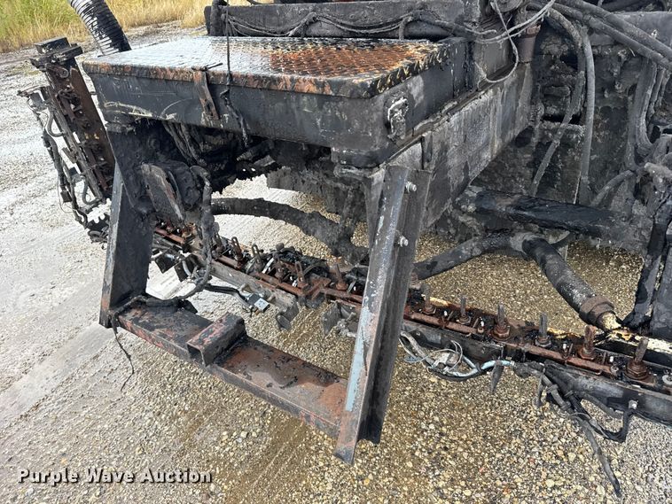 image for item EU6277 1997 International 4700  oil distributor truck