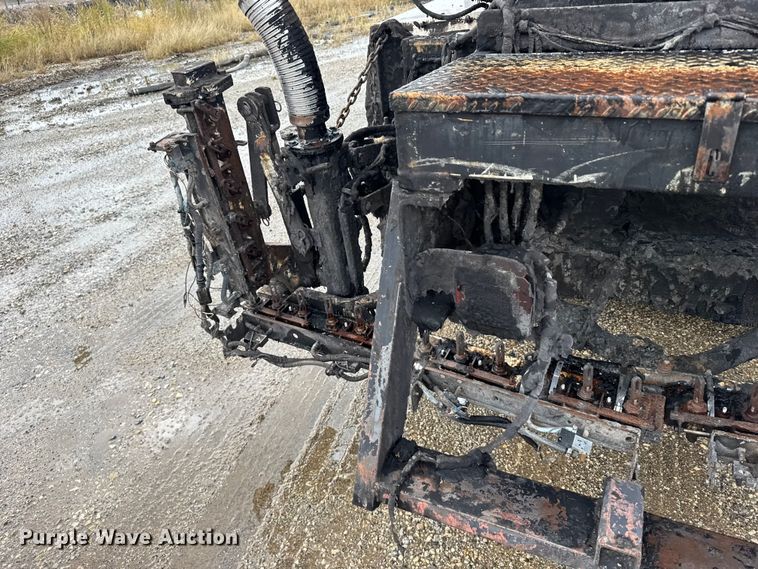 image for item EU6277 1997 International 4700  oil distributor truck