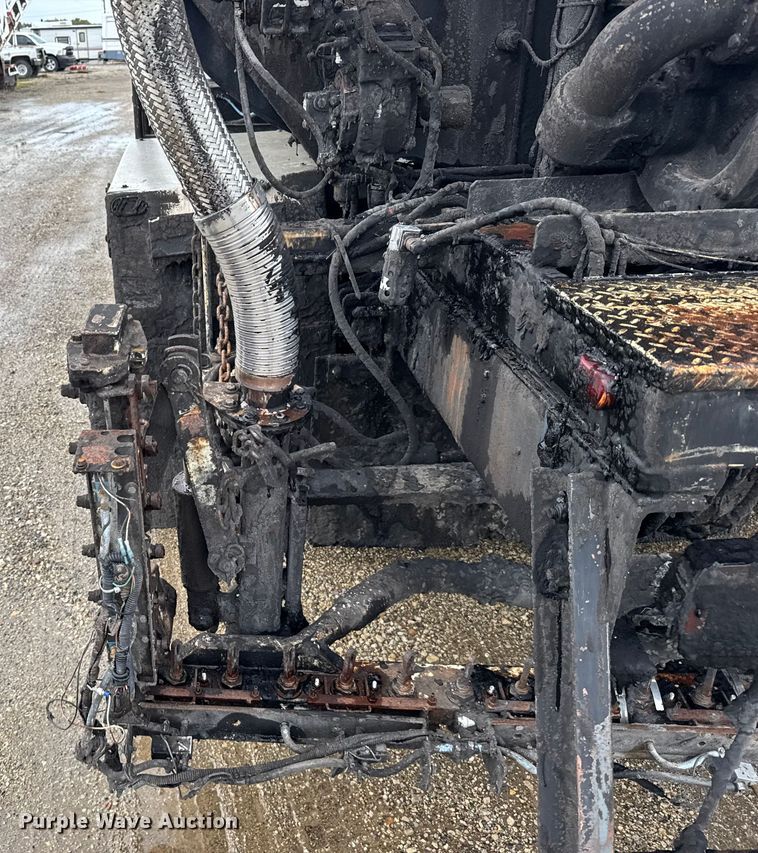 image for item EU6277 1997 International 4700  oil distributor truck