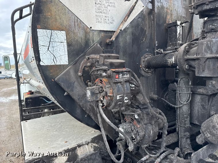 image for item EU6277 1997 International 4700  oil distributor truck