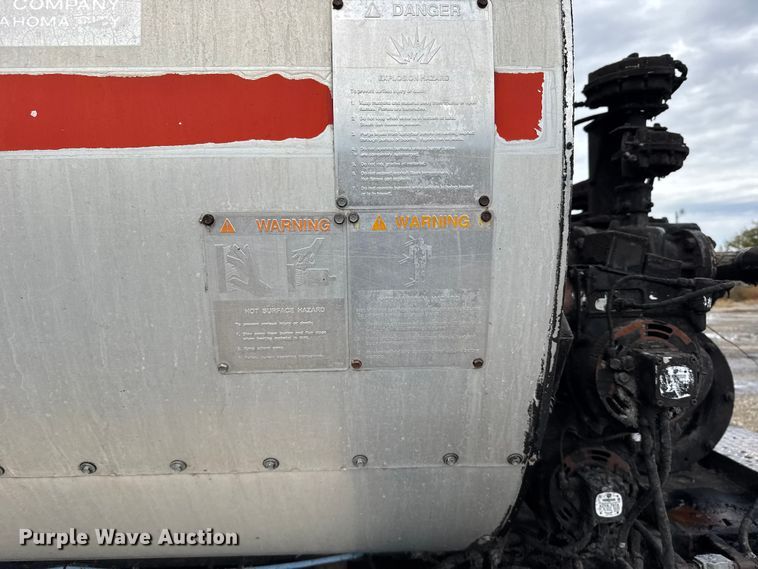 image for item EU6277 1997 International 4700  oil distributor truck