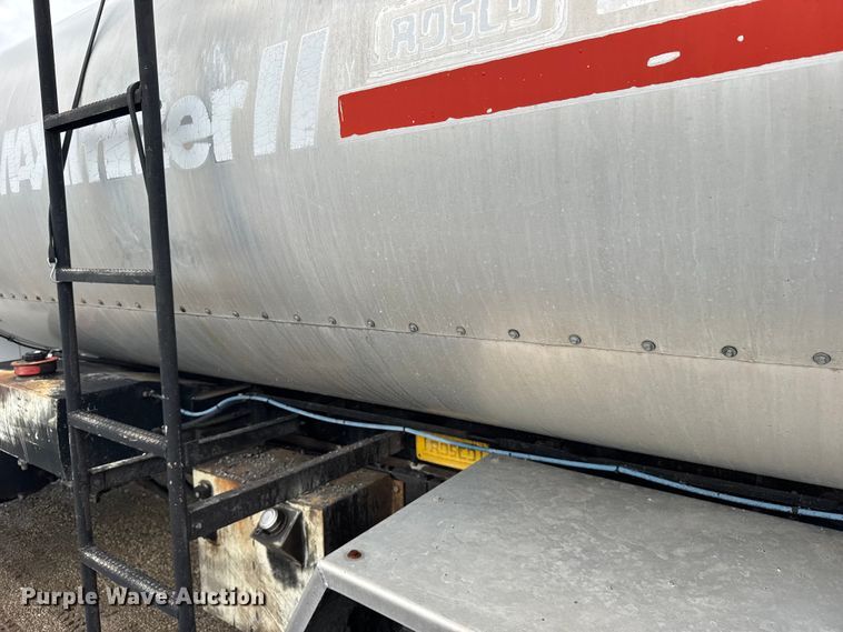 image for item EU6277 1997 International 4700  oil distributor truck