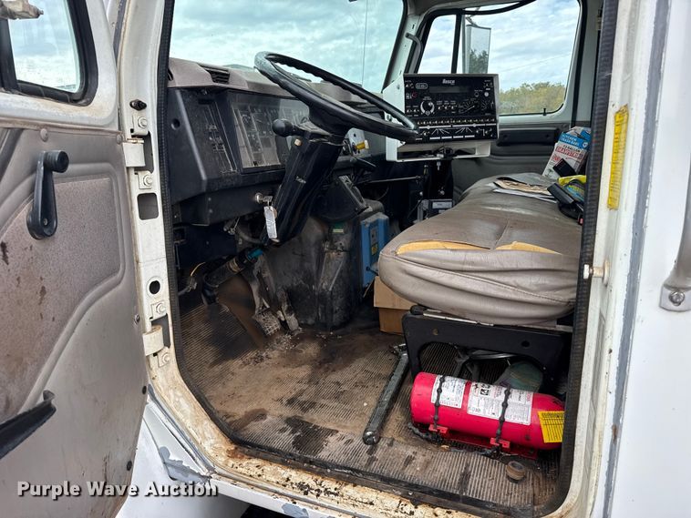 image for item EU6277 1997 International 4700  oil distributor truck