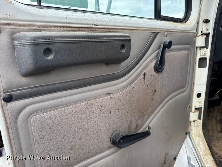 image for item EU6277 1997 International 4700  oil distributor truck