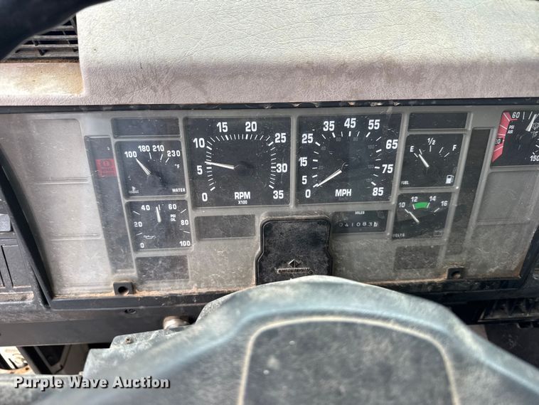 image for item EU6277 1997 International 4700  oil distributor truck