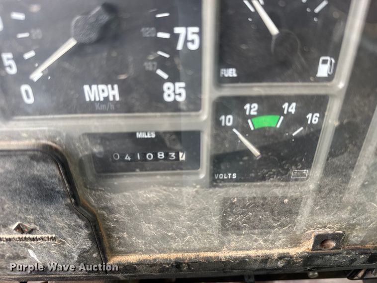 image for item EU6277 1997 International 4700  oil distributor truck