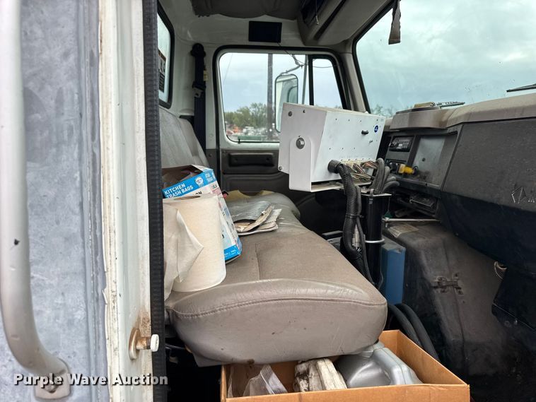 image for item EU6277 1997 International 4700  oil distributor truck