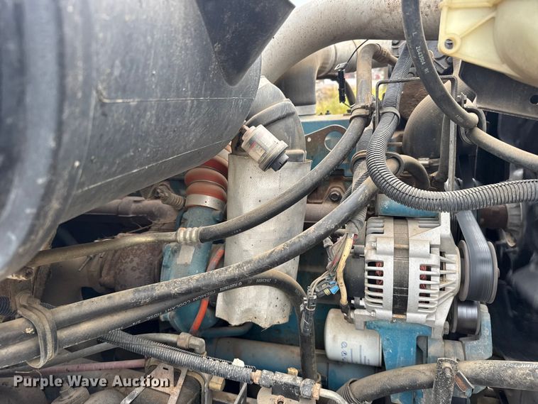 image for item EU6277 1997 International 4700  oil distributor truck