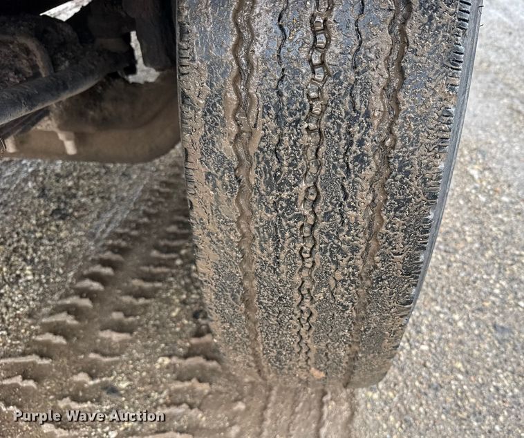 image for item EU6277 1997 International 4700  oil distributor truck