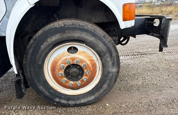 image for item EU6277 1997 International 4700  oil distributor truck