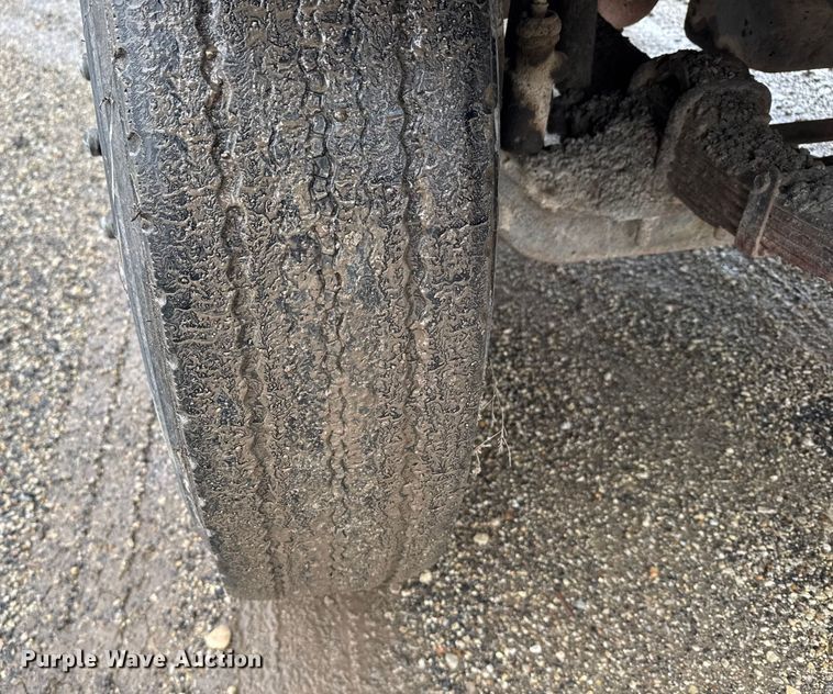 image for item EU6277 1997 International 4700  oil distributor truck