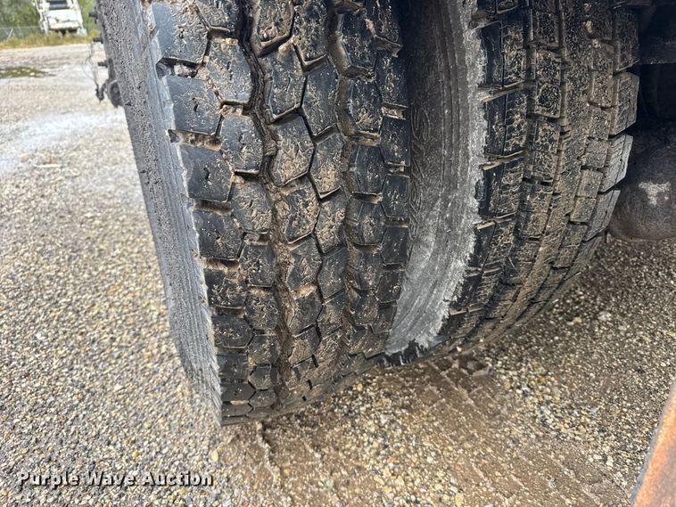 image for item EU6277 1997 International 4700  oil distributor truck