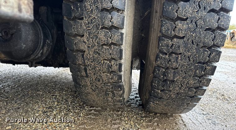 image for item EU6277 1997 International 4700  oil distributor truck