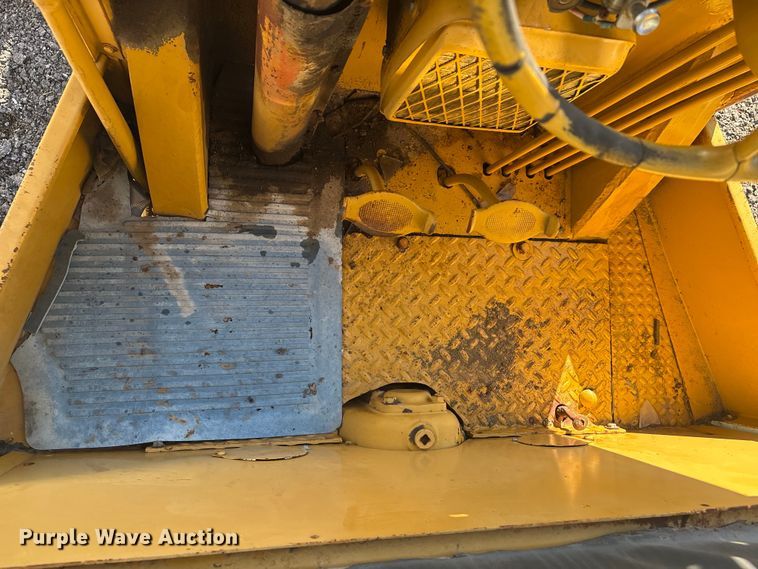 image for item EV2542 Allis Chalmers rigid frame motor grader