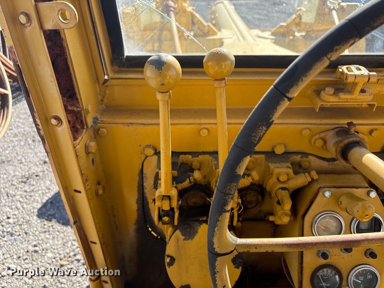 image for item EV2542 Allis Chalmers rigid frame motor grader