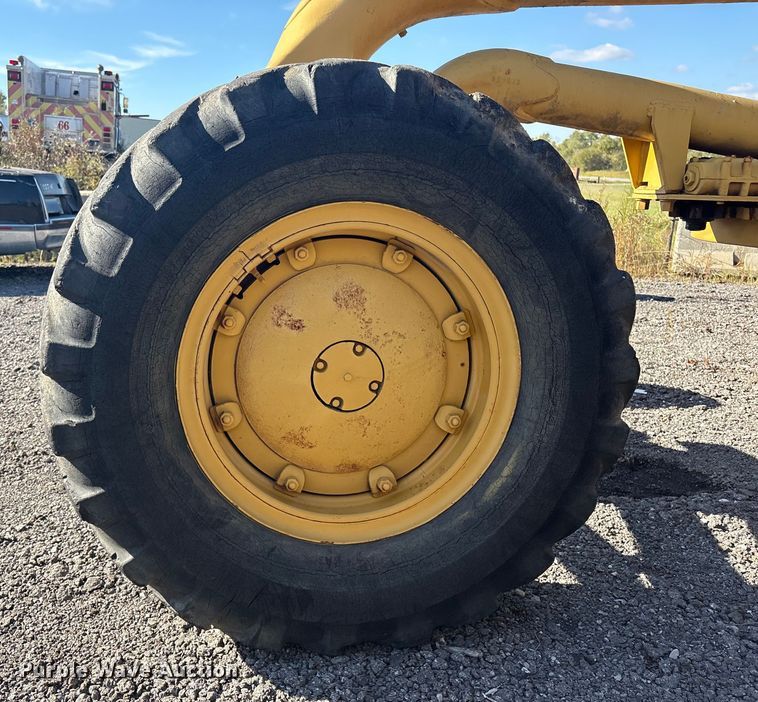 image for item EV2542 Allis Chalmers rigid frame motor grader