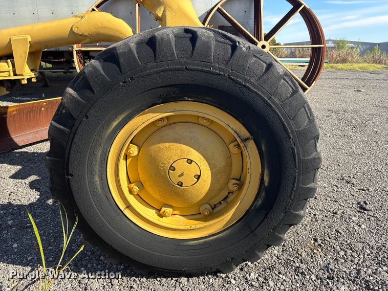 image for item EV2542 Allis Chalmers rigid frame motor grader