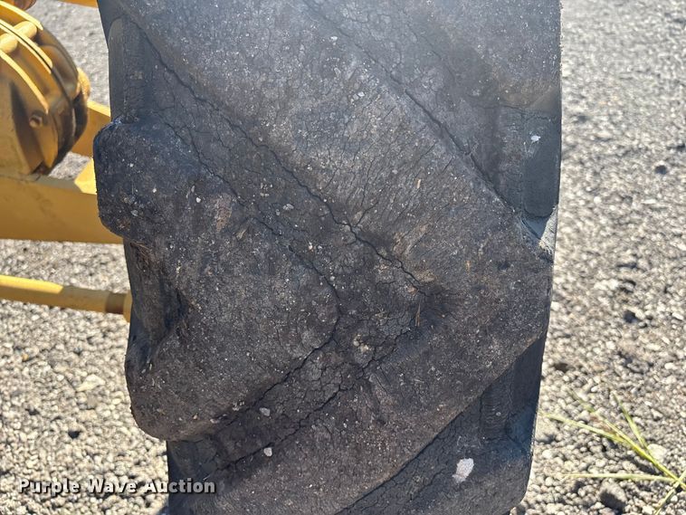 image for item EV2542 Allis Chalmers rigid frame motor grader