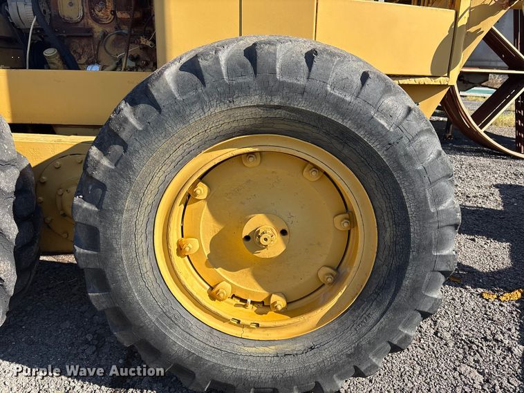 image for item EV2542 Allis Chalmers rigid frame motor grader