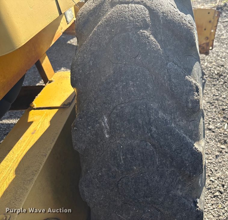 image for item EV2542 Allis Chalmers rigid frame motor grader