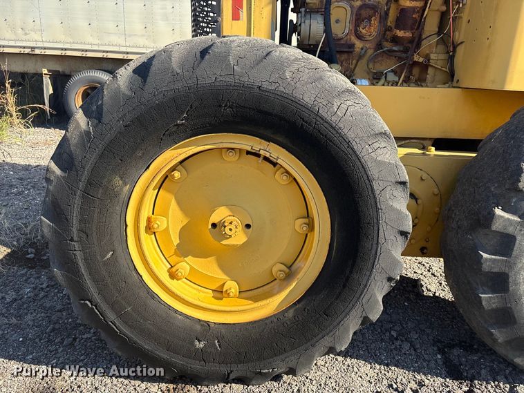 image for item EV2542 Allis Chalmers rigid frame motor grader