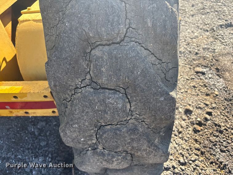 image for item EV2542 Allis Chalmers rigid frame motor grader