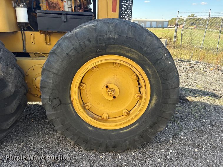 image for item EV2542 Allis Chalmers rigid frame motor grader