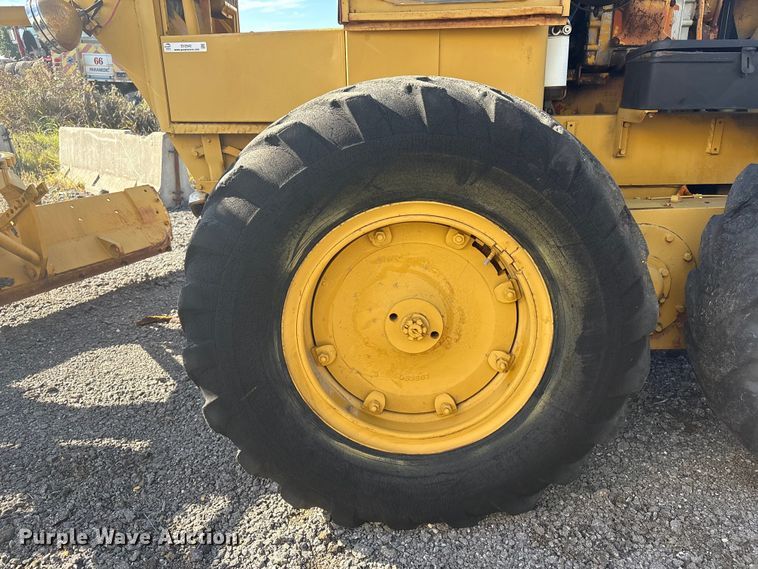 image for item EV2542 Allis Chalmers rigid frame motor grader