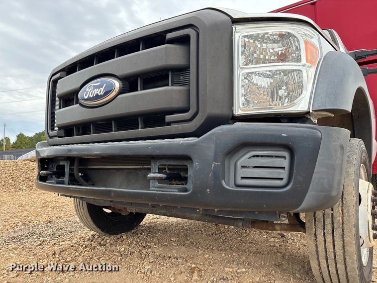 image for item EV3218 2011 Ford F550 Super Duty chipper truck