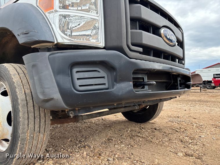 image for item EV3218 2011 Ford F550 Super Duty chipper truck