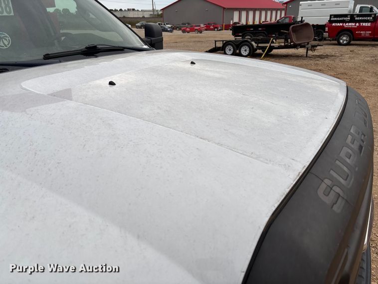 image for item EV3218 2011 Ford F550 Super Duty chipper truck