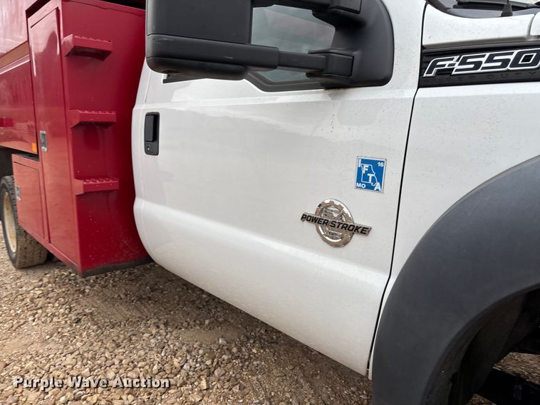 image for item EV3218 2011 Ford F550 Super Duty chipper truck
