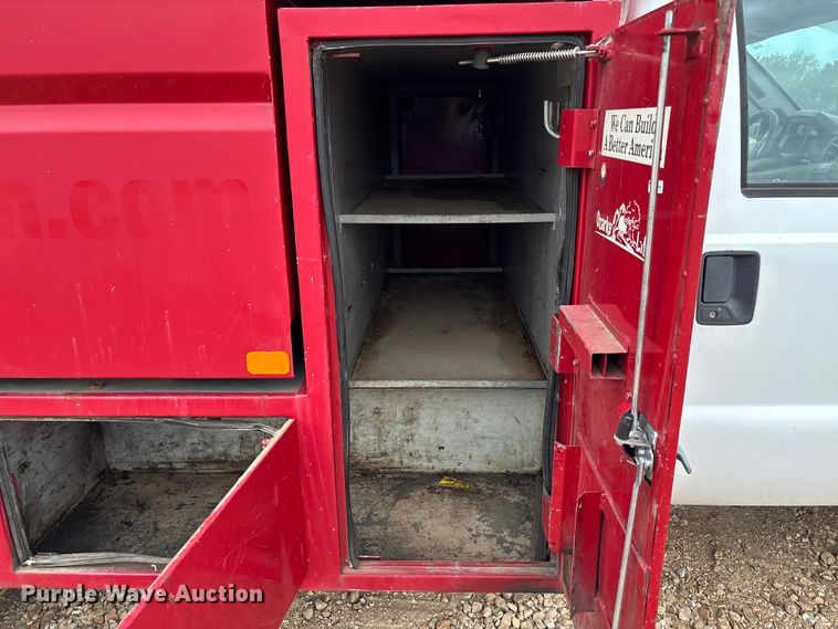 image for item EV3218 2011 Ford F550 Super Duty chipper truck