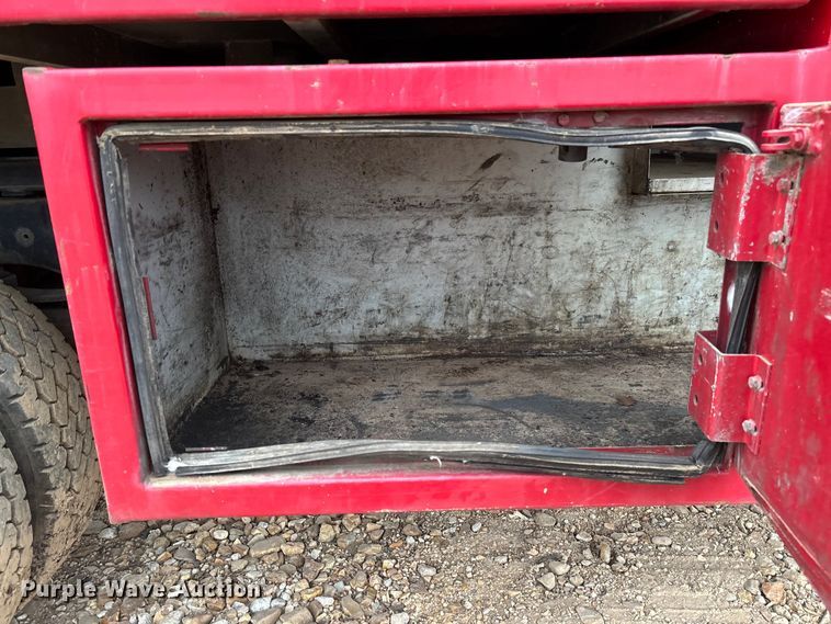 image for item EV3218 2011 Ford F550 Super Duty chipper truck